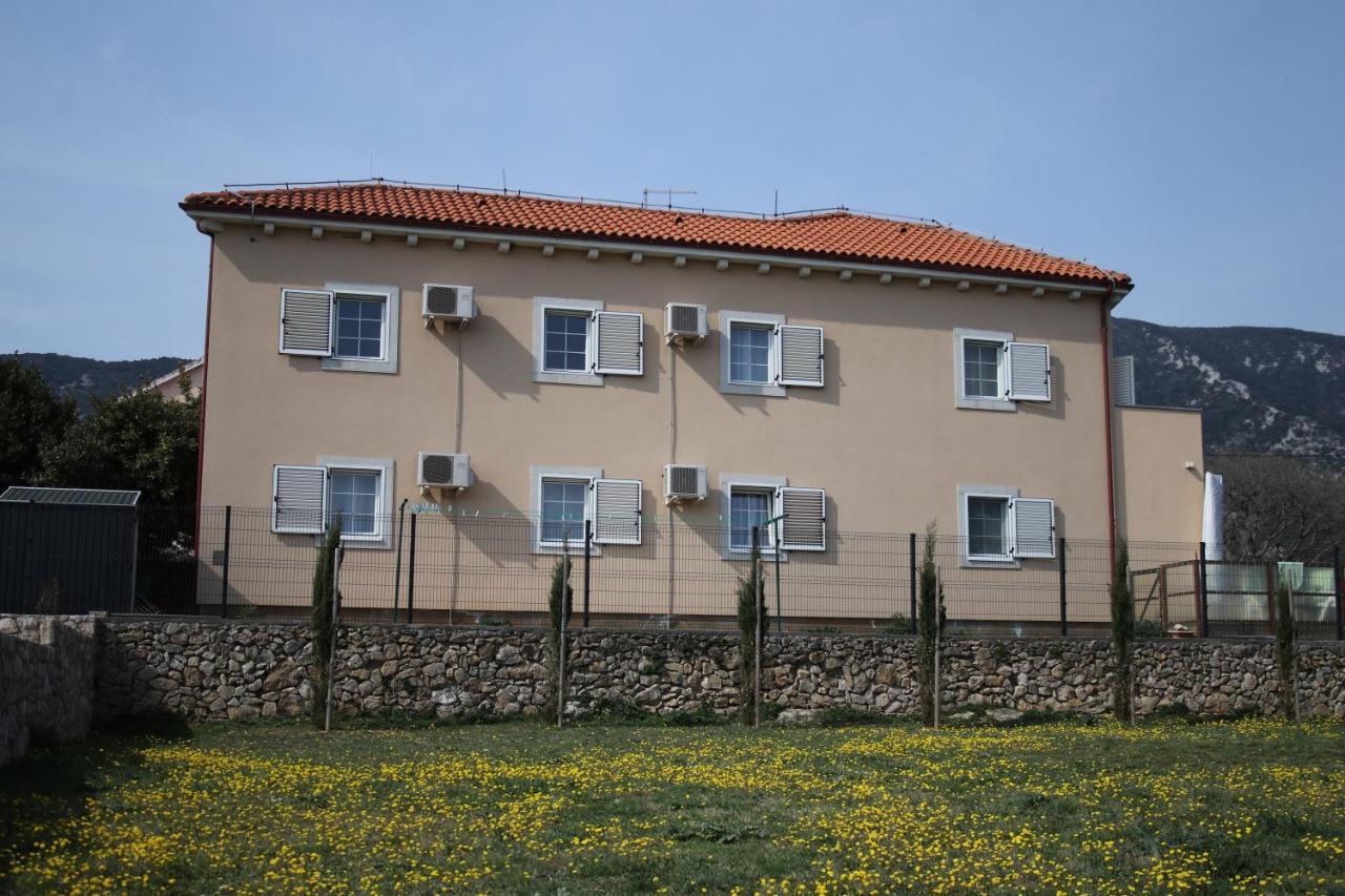 Apartments Pegla Nerezine Exterior photo