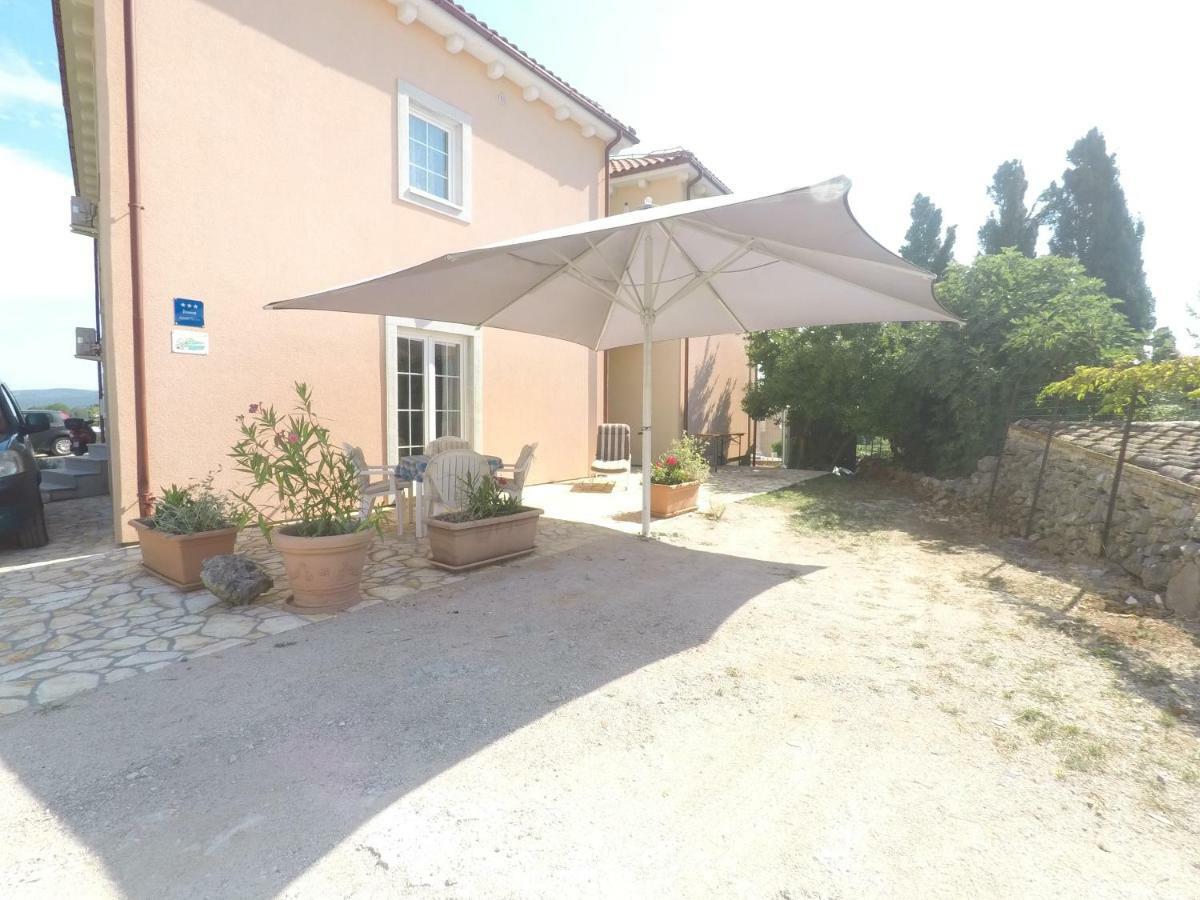 Apartments Pegla Nerezine Exterior photo