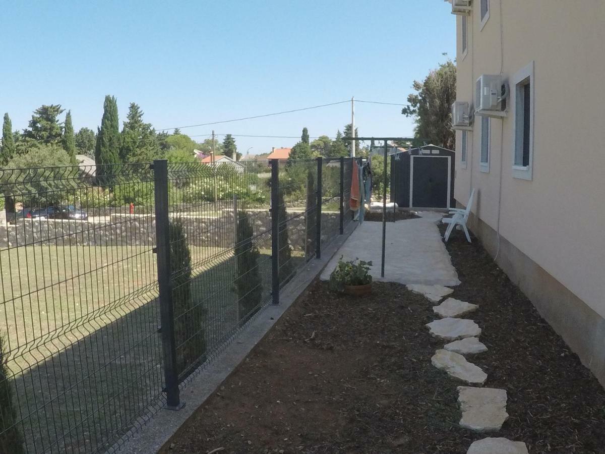 Apartments Pegla Nerezine Exterior photo