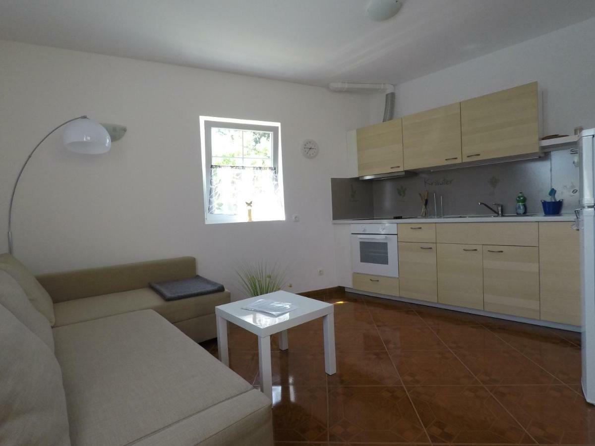 Apartments Pegla Nerezine Exterior photo